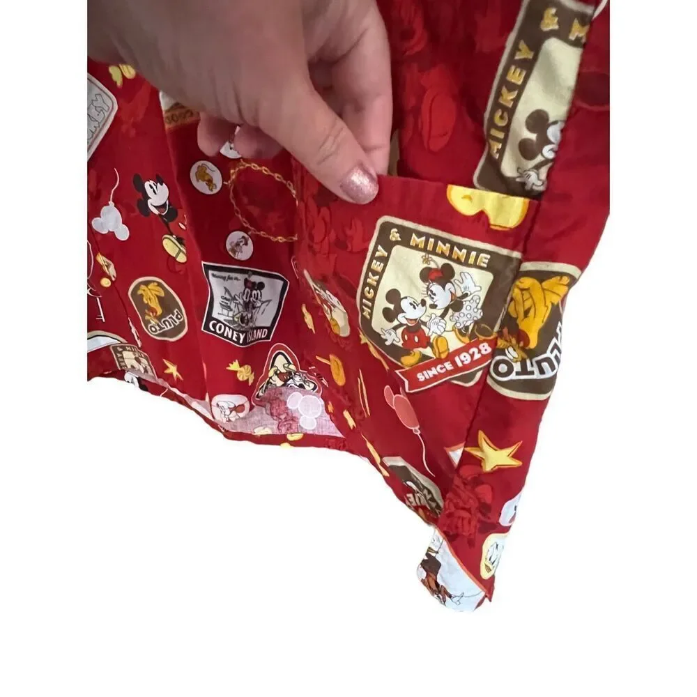 Disney Mickey & Minnie Mouse Scrub Top Medium V-Neck Red Short‎ Sleeve Graphic - Picture 4 of 6